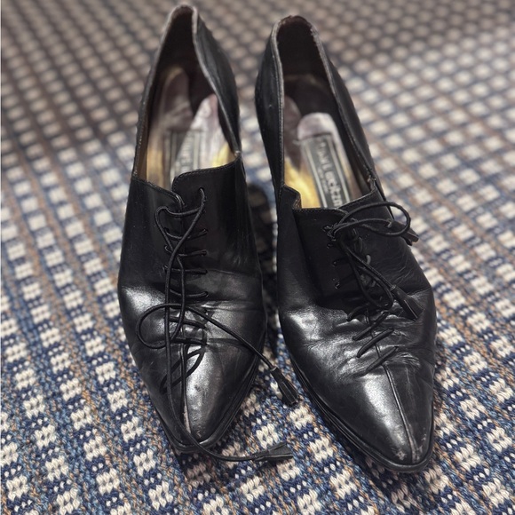 Stuart Weitzman black leather kitten heel pump - Picture 2 of 6